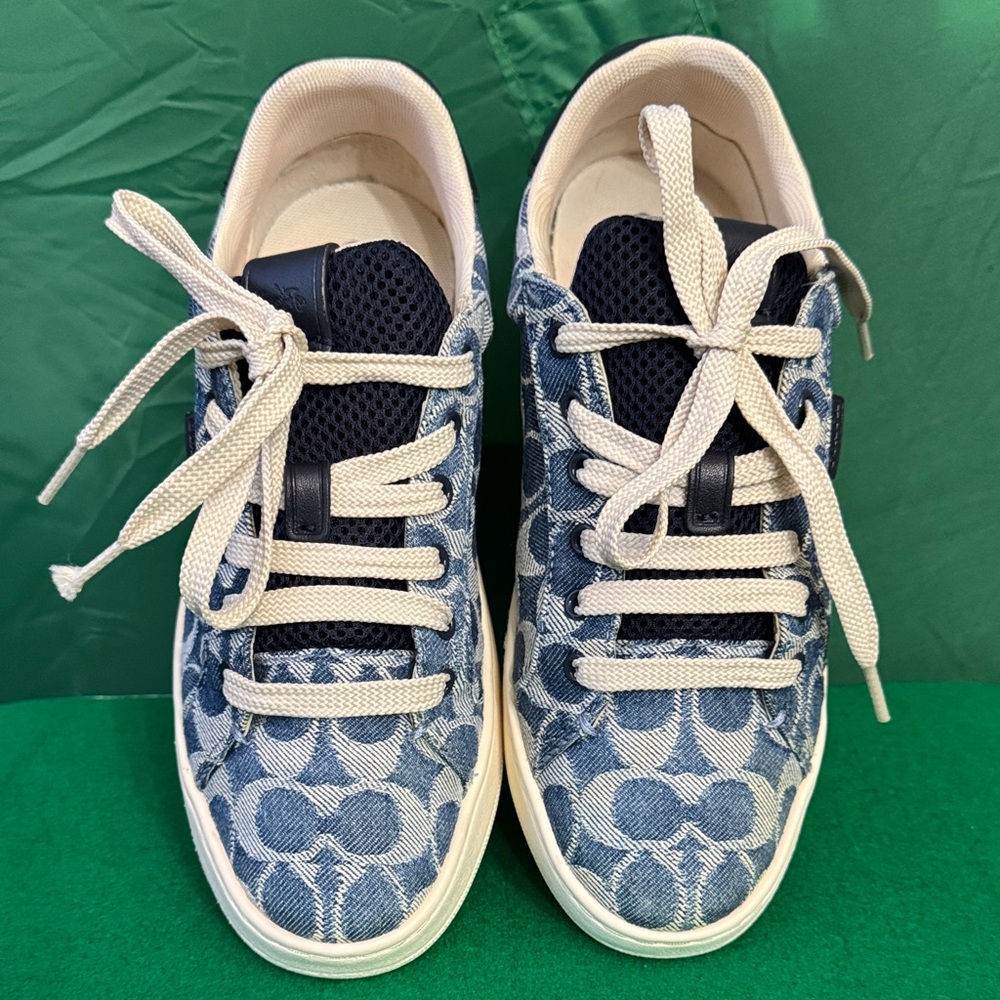 Coach Stylish Blue Shoes 👟 size 6.5